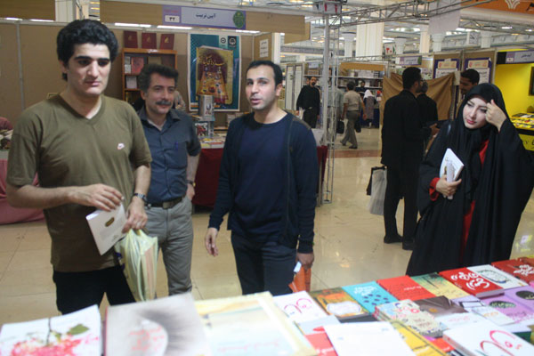 http://aamout.persiangig.com/image/00-94/940224/00.jpg