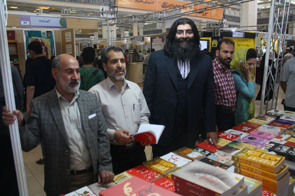 http://aamout.persiangig.com/image/00-94/940226/00.jpg